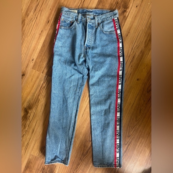 Levis 501 Crop Jeans - Picture 2 of 3